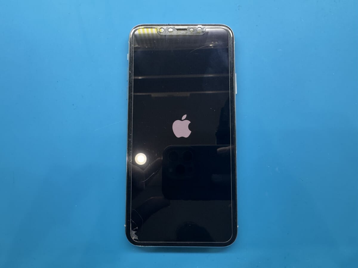 大阪 iPhone11 Pro Max リンゴループ 基板修理でお預かりしたリンゴループ中のiPhone正面