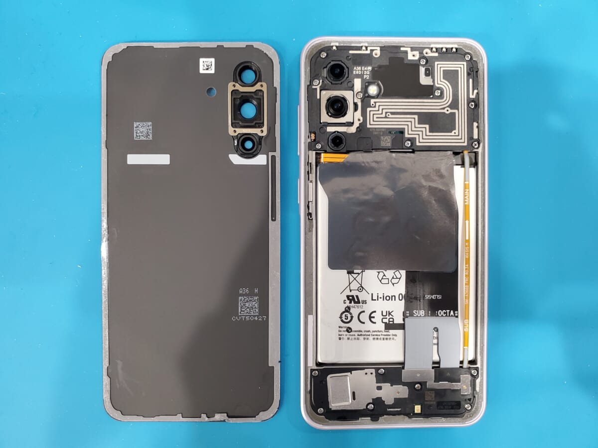 Galaxy A36 5G（SC-54F）分解直後の内部状態