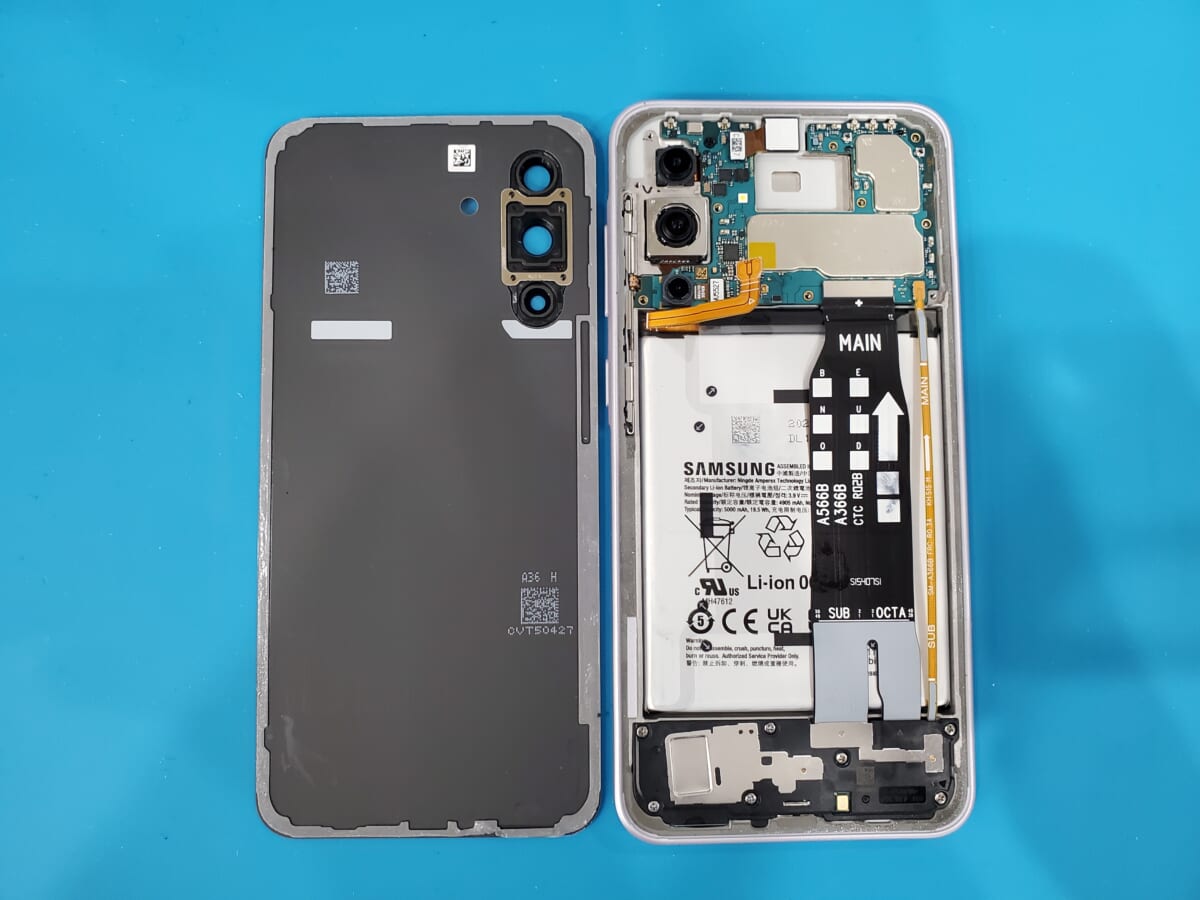 Galaxy A36 5G（SC-54F）プラスチック状シールド取り外し後の状態
